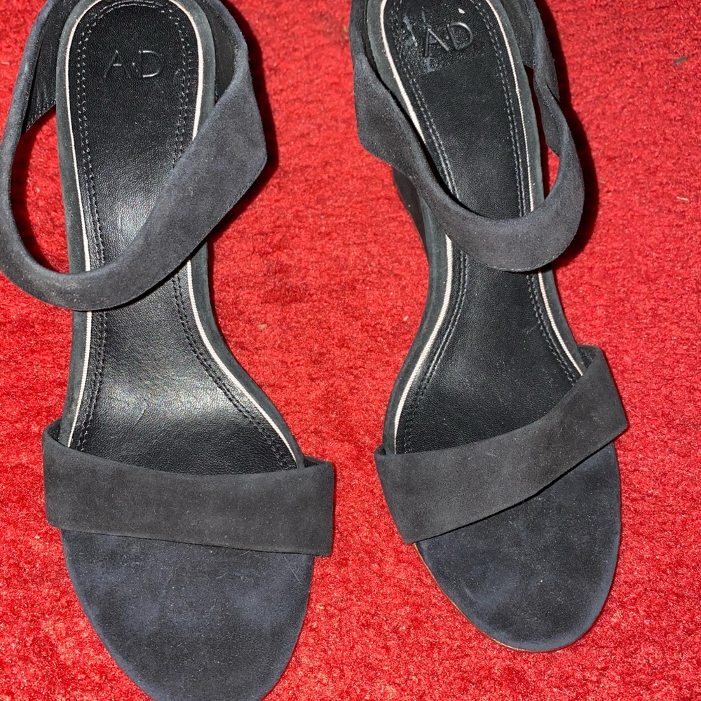 Double strap wedges